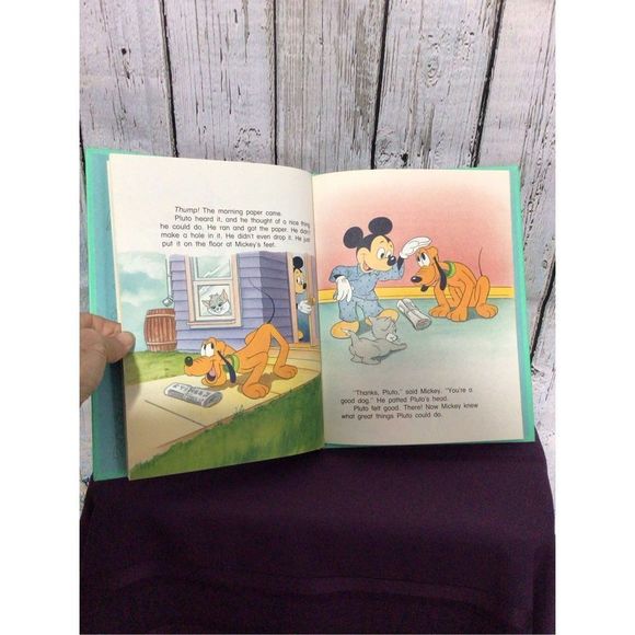 1986 Hardback Children’s Book “ Mickey Finds A Kitten “ Walt Disney Beginning Re - Picture 9 of 11